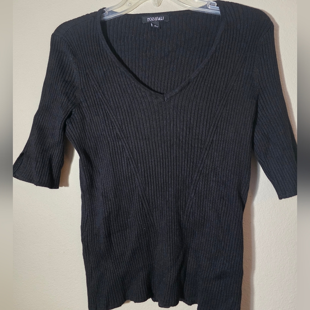Roz & Ali Ribbed V-Neck Knit Sweater Top